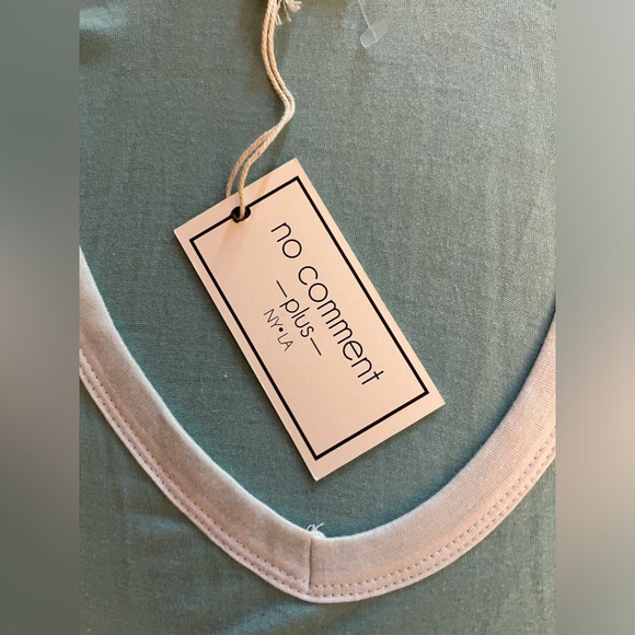 Women’s No Comment Plus Tiffany blue and white cut out shoulder top in 3x NWT - Picture 3 of 10